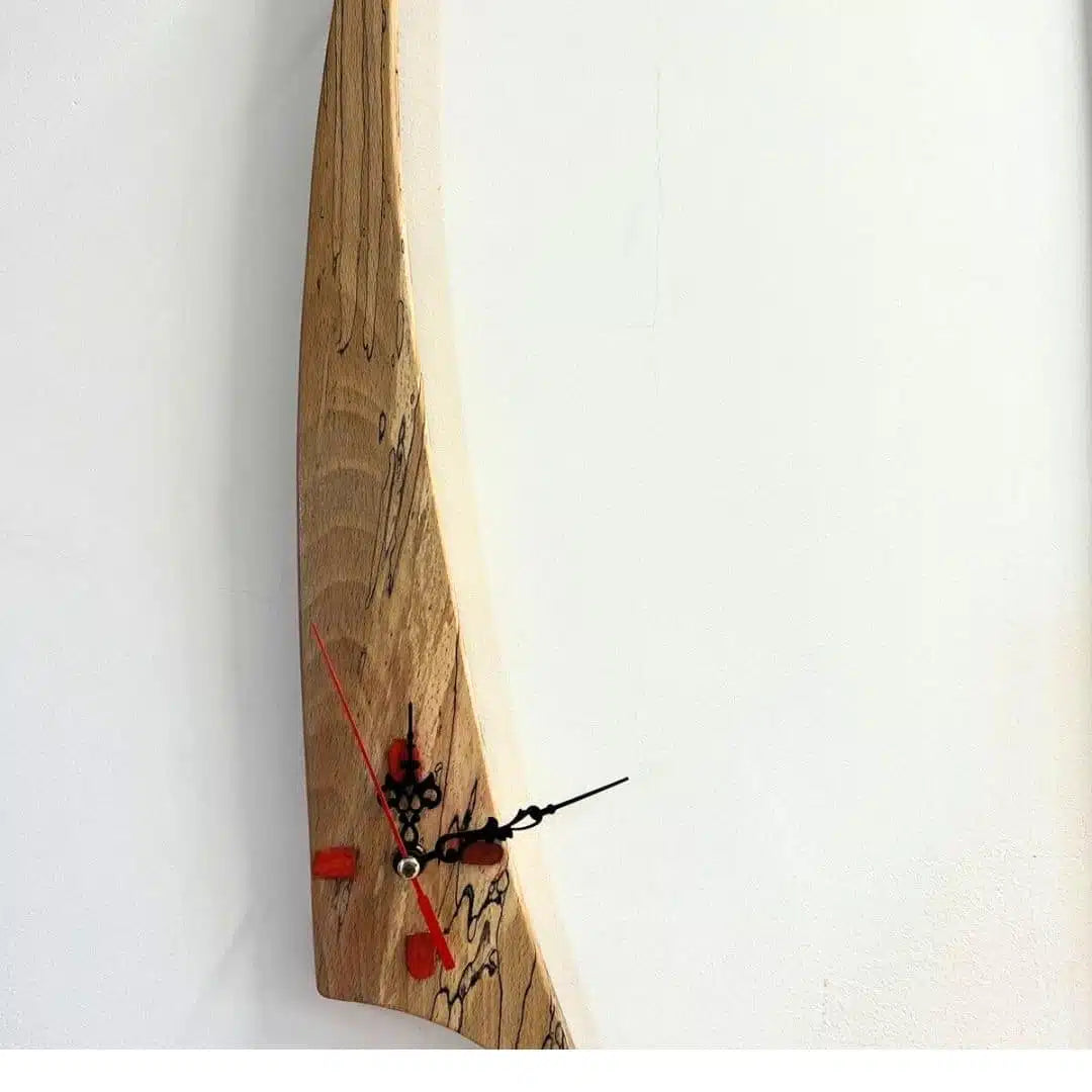 Montre en bois triangulaire