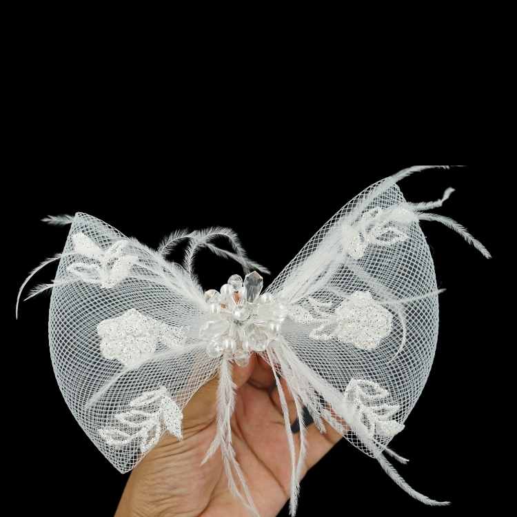 Broche blanche pour mariage, modèle nœud fleurit