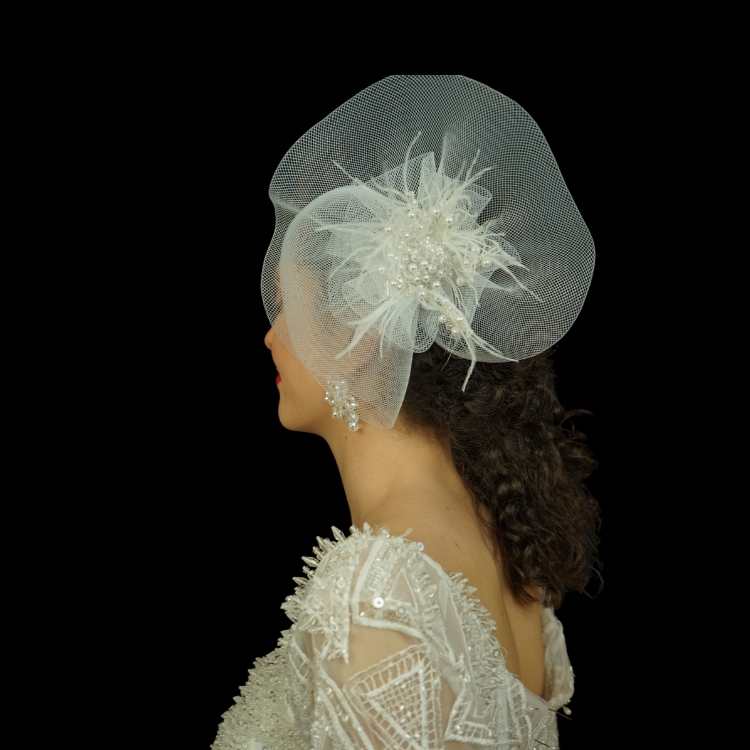 Broche blanche pour mariée, modèle chapeau