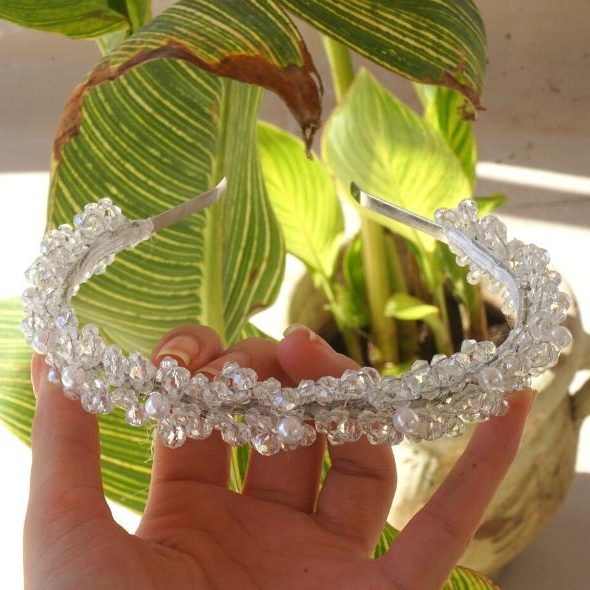 Broche cheveux de mariage blanche , Modèle bandeau avec des perles