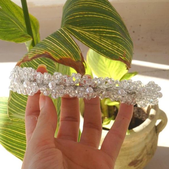 Broche cheveux de mariage blanche , Modèle bandeau avec des perles