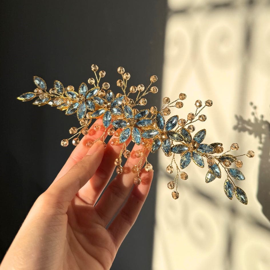 Broche à cheveux fleurs bleu ciel en cristaux
