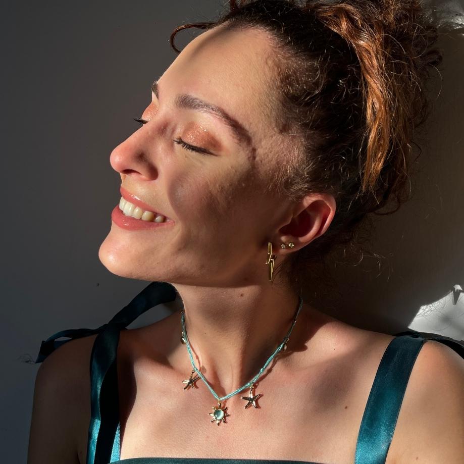 Collier solaire artisanal collier turquoise clair et charms marins dorés