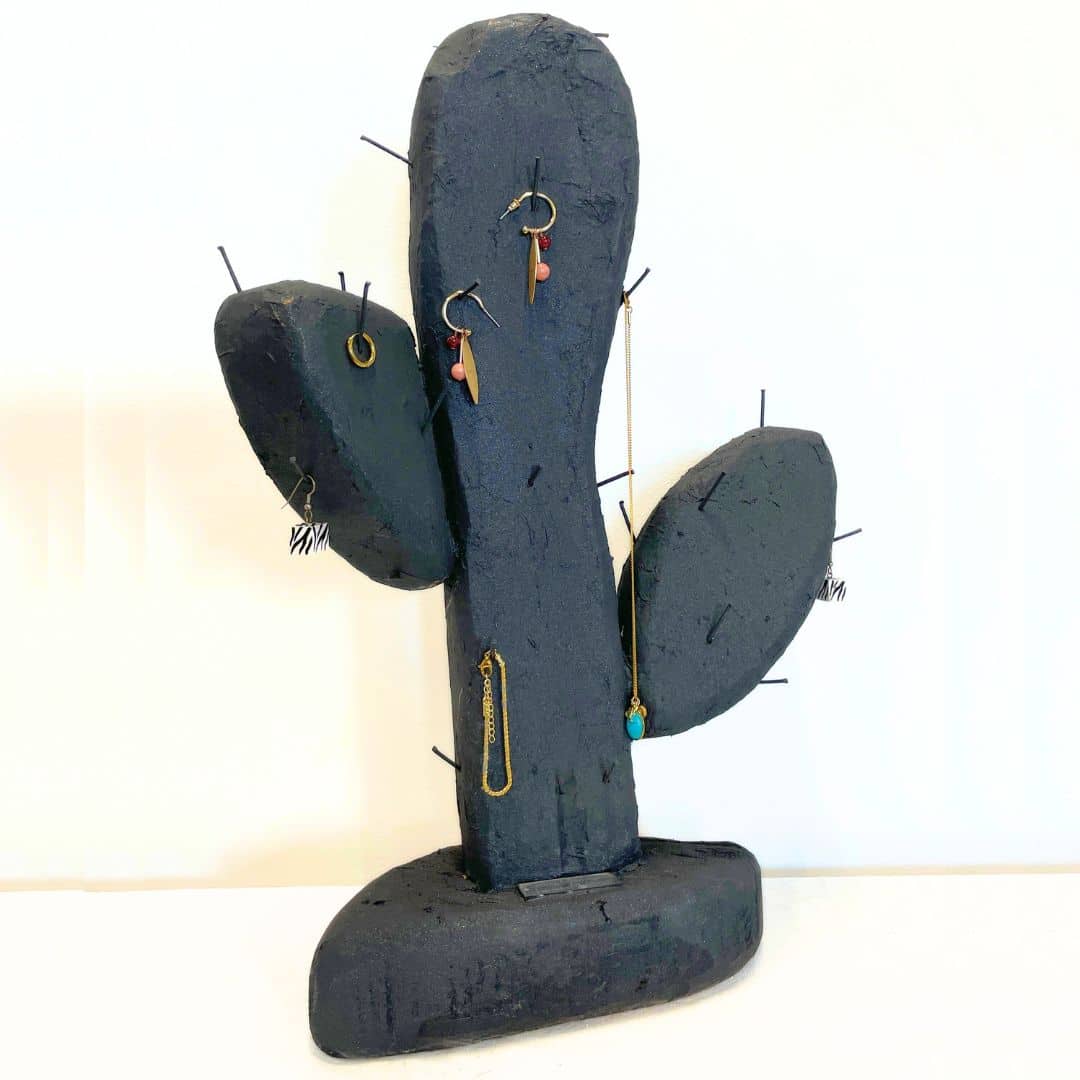 Porte-bijoux cactus en métal et bois upcyclés, création écoresponsable