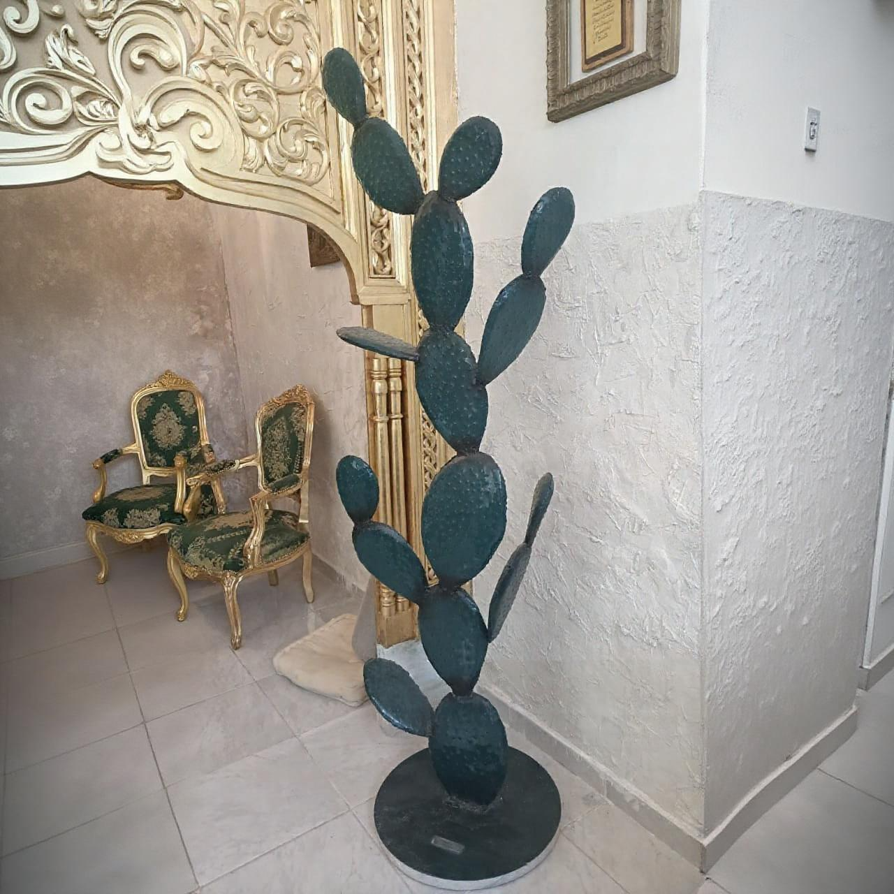 Cactus en métal martelé mural géant fait main