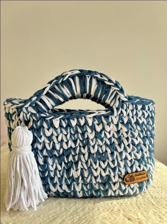 sac panier en crochet bleu et blanc fait main