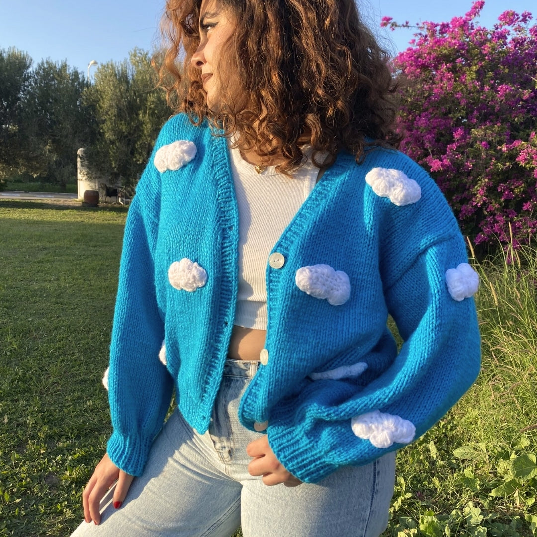 Cardigan oversize avec motifs nuages blanches 3D fait à la main