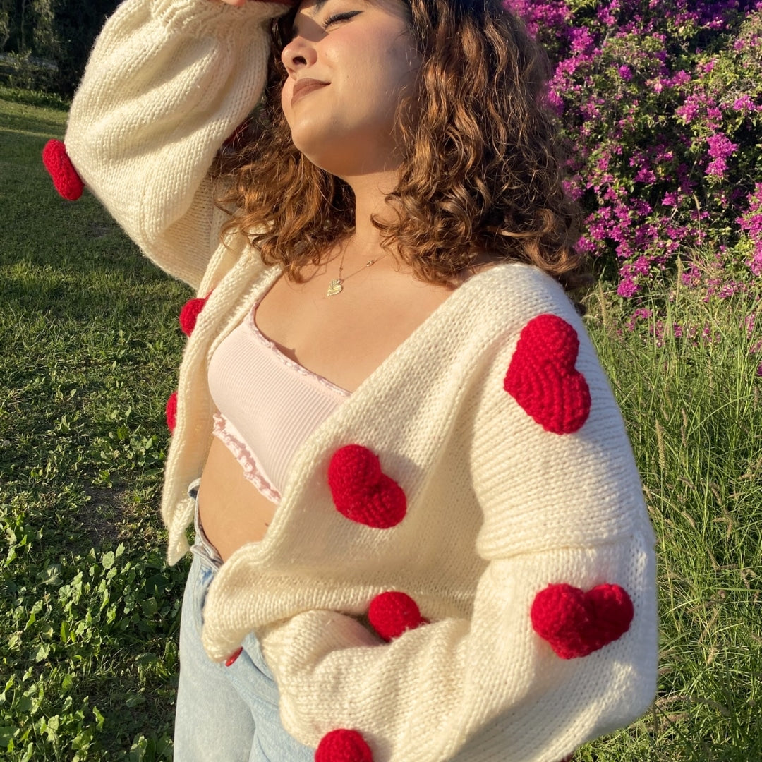 Cardigan oversize en laine avec cœurs 3D fait à la main