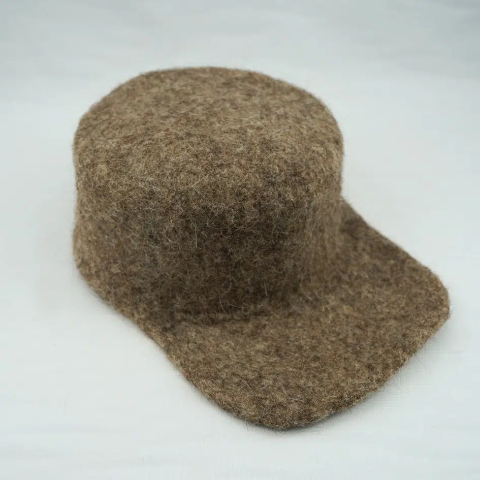 Casquette artisanale en laine brune