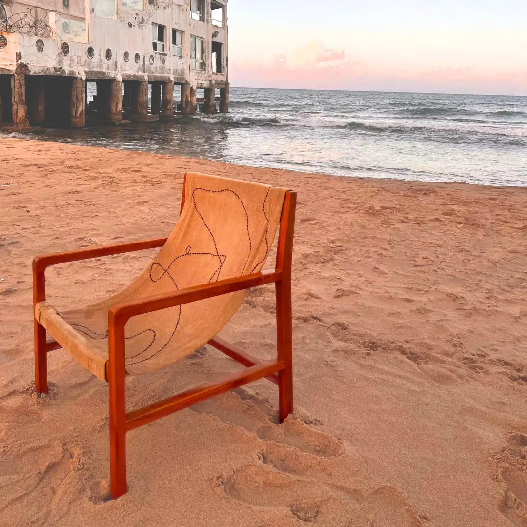 Chaise de plage en bois brodée à la main