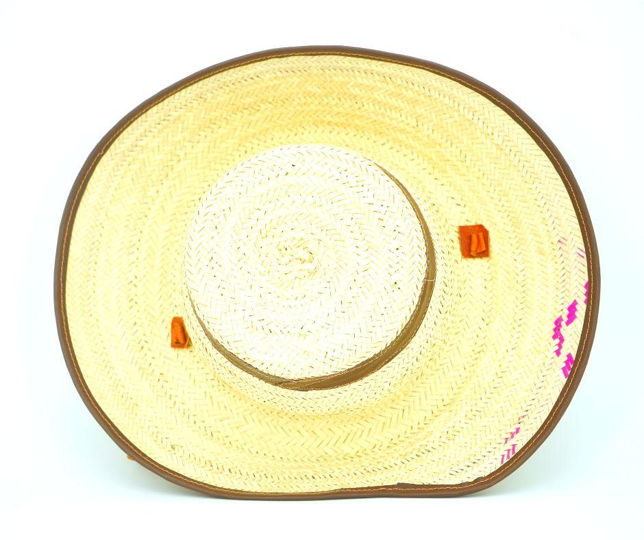 Chapeau de soleil fait mains en fibre de palmier naturelle avec ceinture en cuir "Mdhalla"