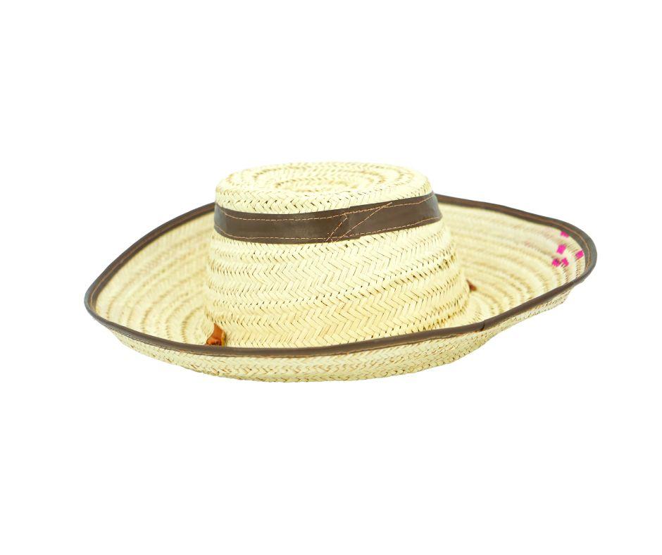 Chapeau de soleil fait mains en fibre de palmier naturelle avec ceinture en cuir "Mdhalla"