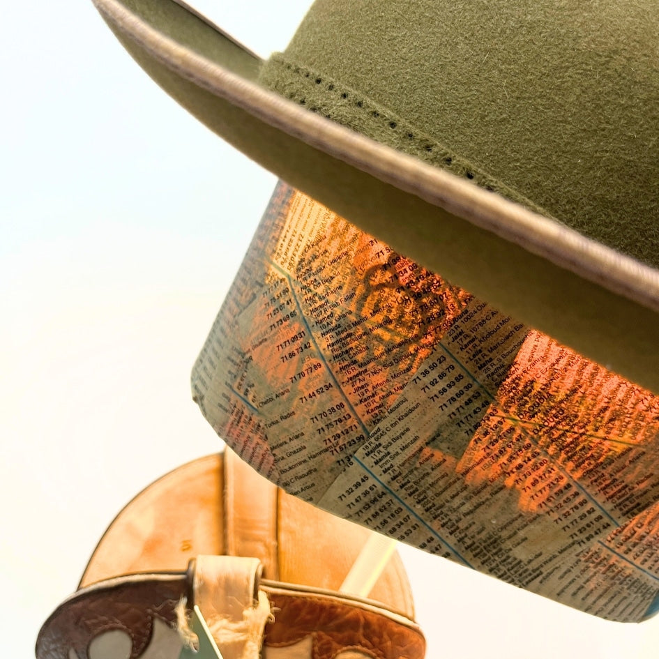 Lampe design botte Santiag & chapeau fait main