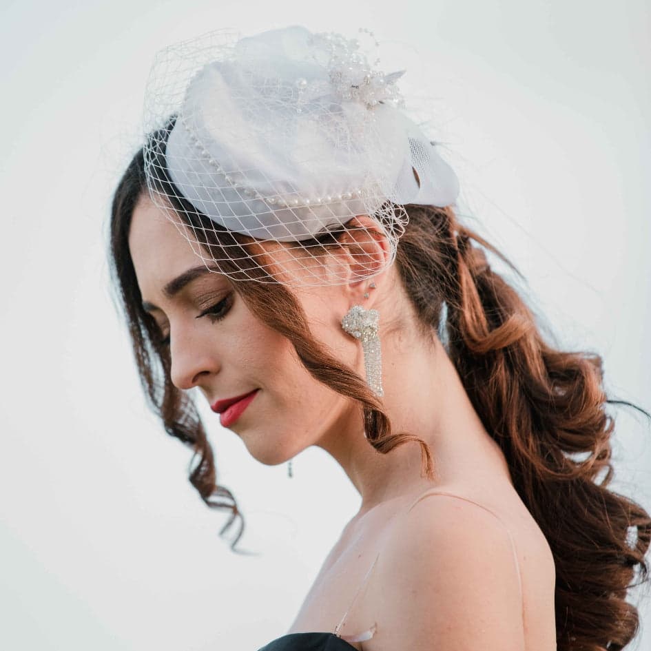 Chapeau élégant pour mariage avec voilette et perles blanc