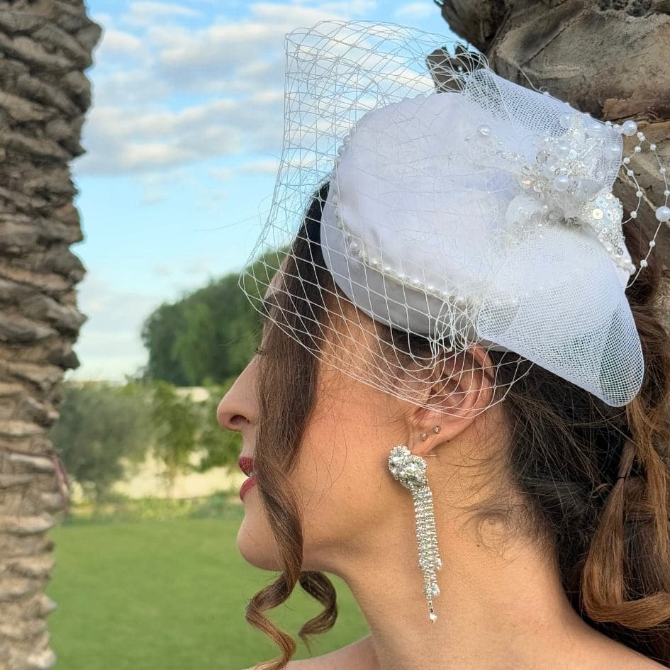 Chapeau élégant pour mariage avec voilette et perles blanc