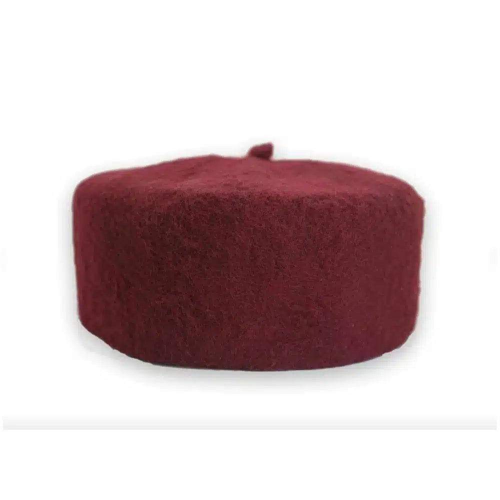 Chechia rouge artisanale en laine pour un style unique et chaleureux