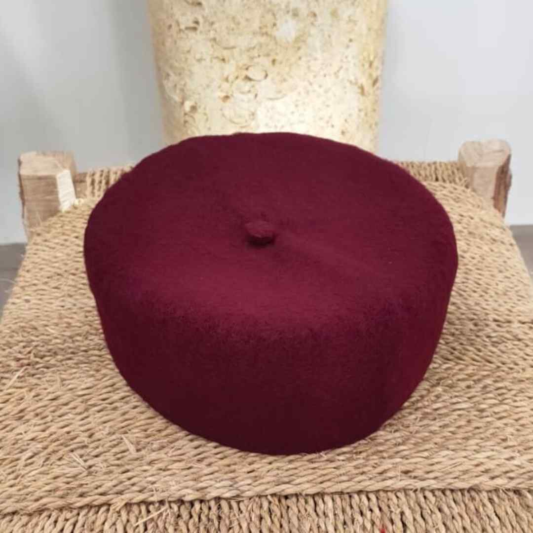 Chechia rouge artisanale en laine pour un style unique et chaleureux