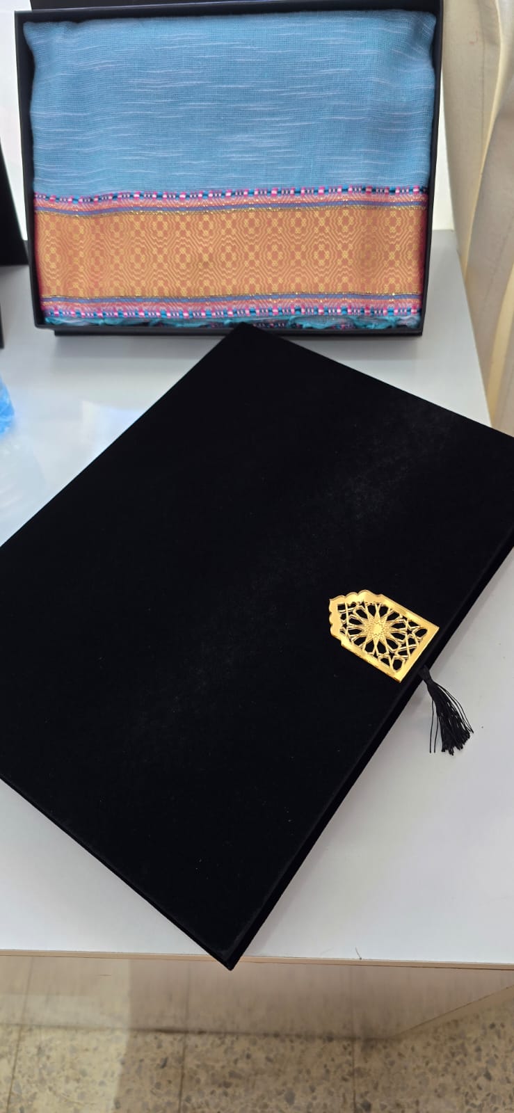 Coffret Coran en Velours avec Chapelet et Marque page Doré