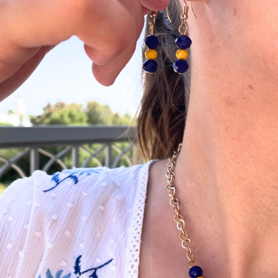 Collier traditionnelle tunisienne en doré avec des perles en jaune et bleu