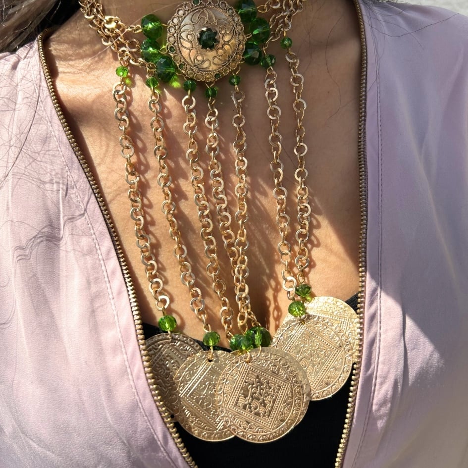 Collier et boucles d'oreille Traditionnel Dorée avec des perles en vert