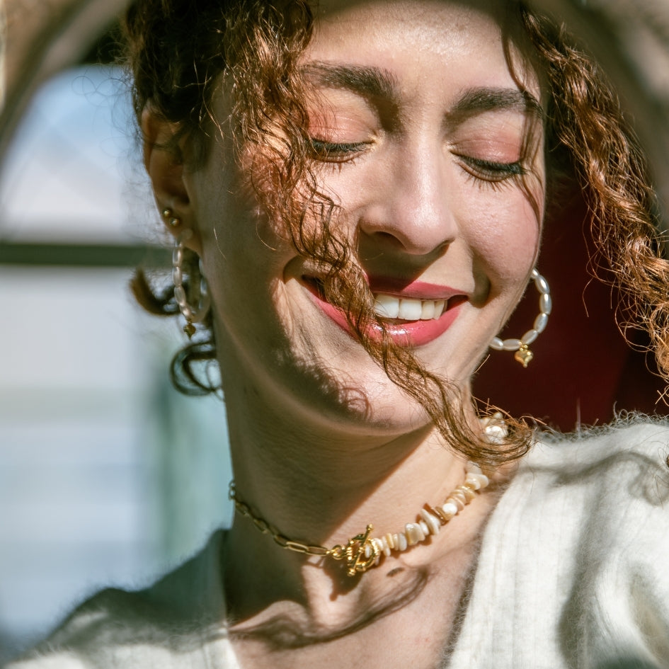 Collier avec perles naturelles et fermoir doré