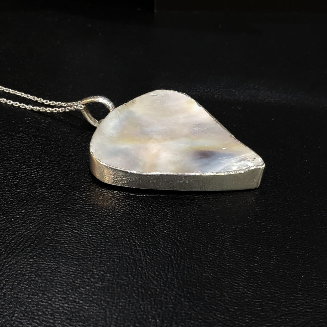 Collier en argent 925 avec médaillon en nacré naturelle disponible en 2 tailles (45 cm)
