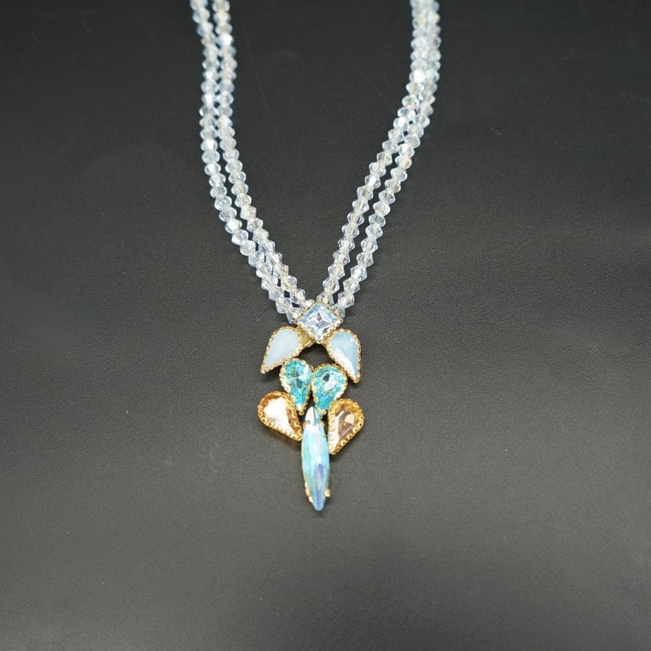 Collier double rangs en perles et pendentif en cristaux bleus – Look élégant