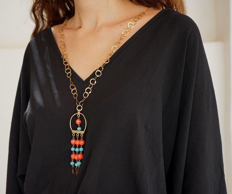 Collier en pierre pour femme avec motif khomsa