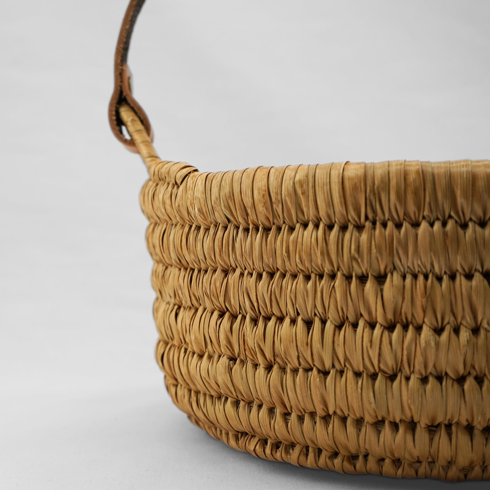 Corbeille élégante avec straps : style et praticité irrésistibles