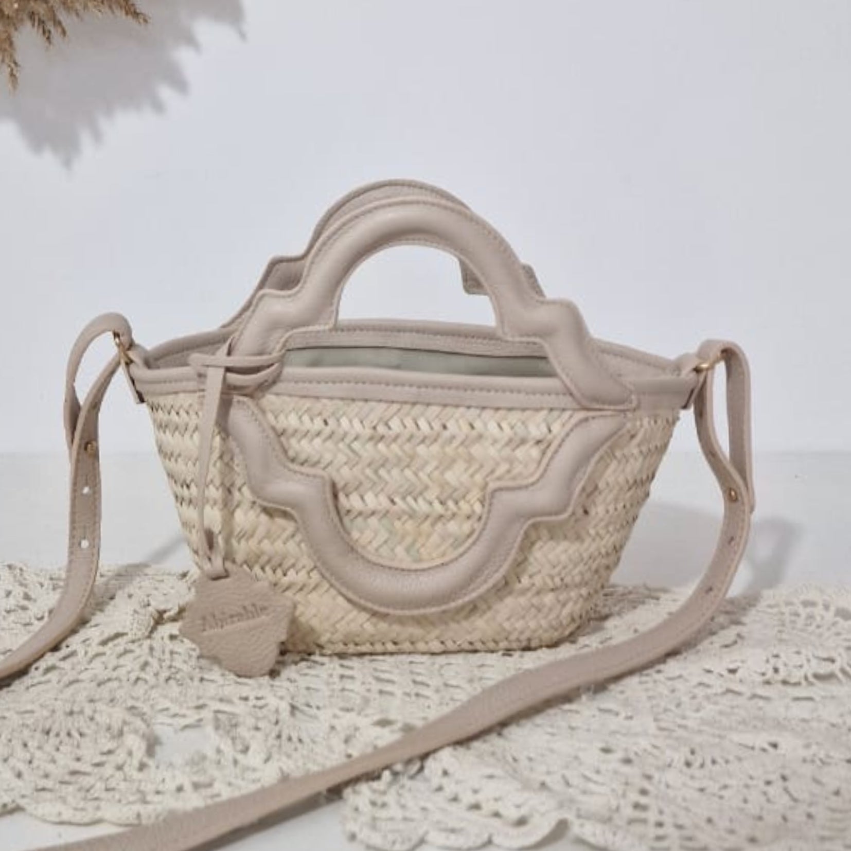 Couffin en palmier et véritable cuir beige