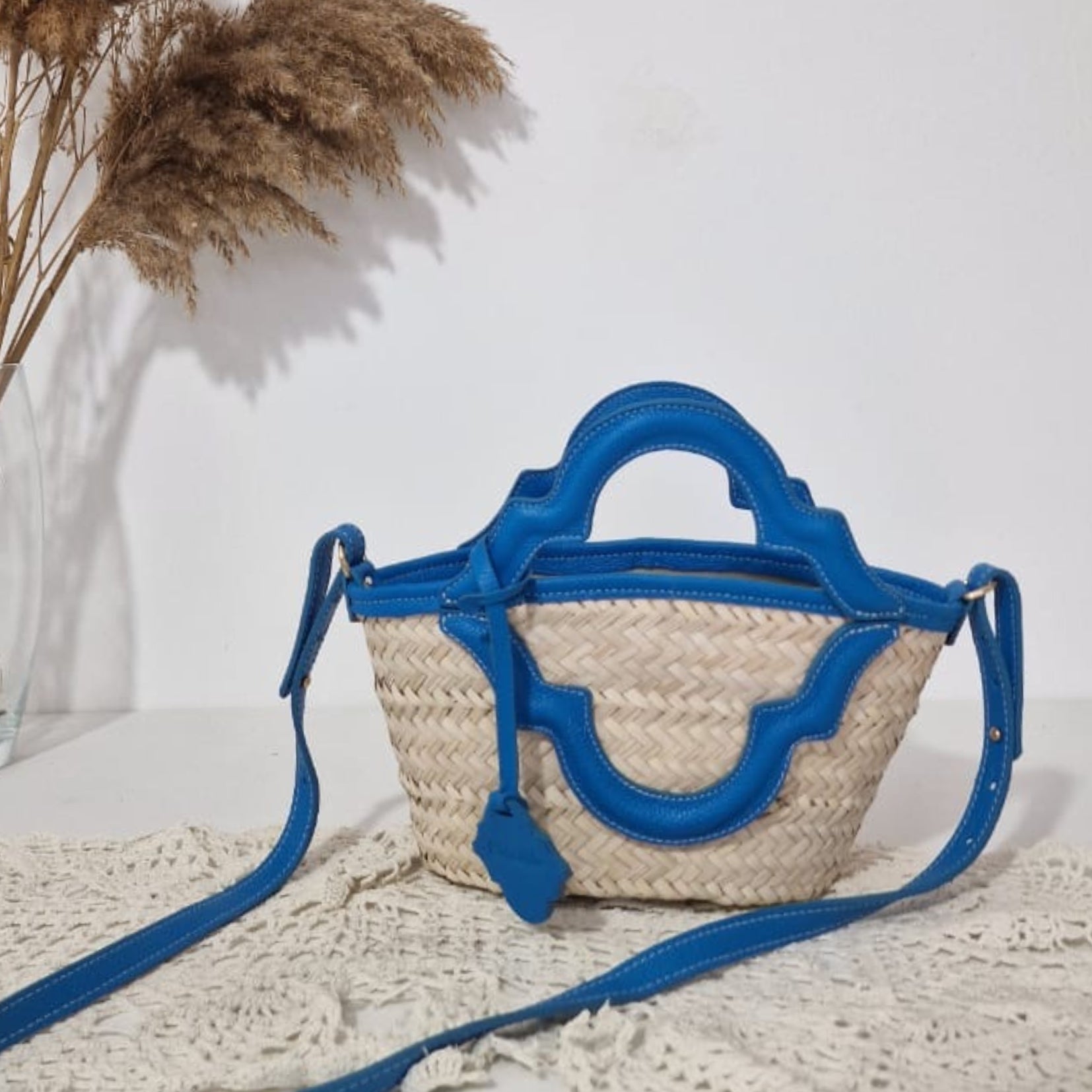 Couffin en palmier et véritable cuir bleu