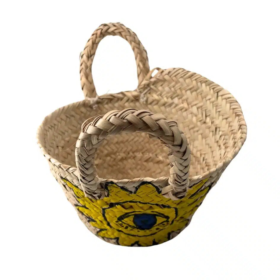 Couffin traditionnel en fibre de palmier naturelle avec peinture jaune
