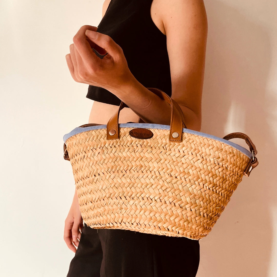 Couffin mini en palmier avec doublure bleue et anses cuir