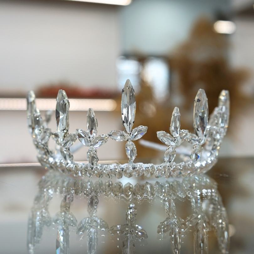 Couronne de halo avec des pierres précieuses blanches, couronne de mariée Halo de mariage , casque Halo, couronne de reine, couronne de festival et mariage