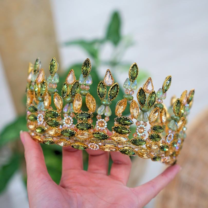 Couronne couleur vert et dorée, Diadème émeraude, couronne vert émeraude, diadème en cristal vert, cheveux de vigne verts