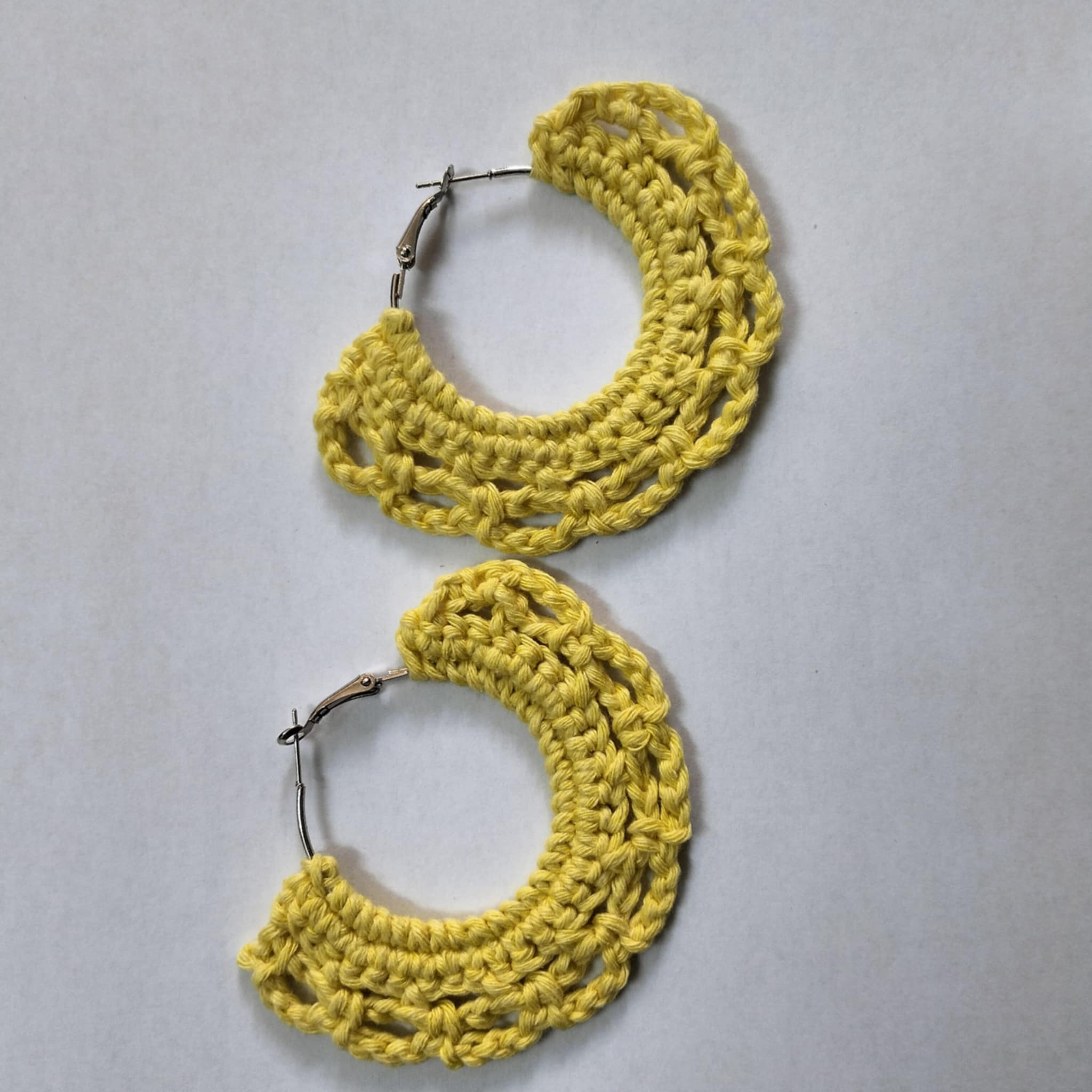 Créoles au crochet en coton et argent