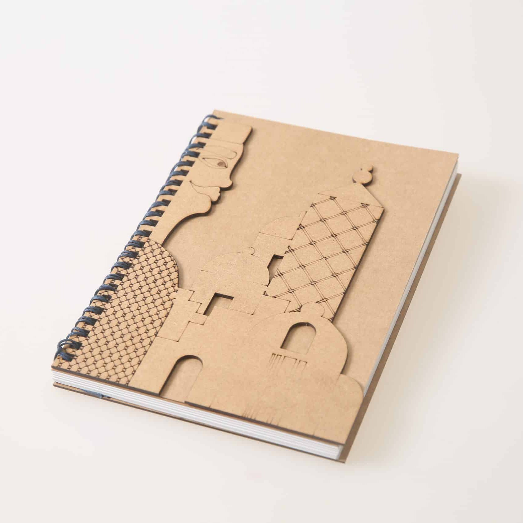 Notebook MR : Carnet Élégant avec Visage d’Homme – Design Unique en Tunisie