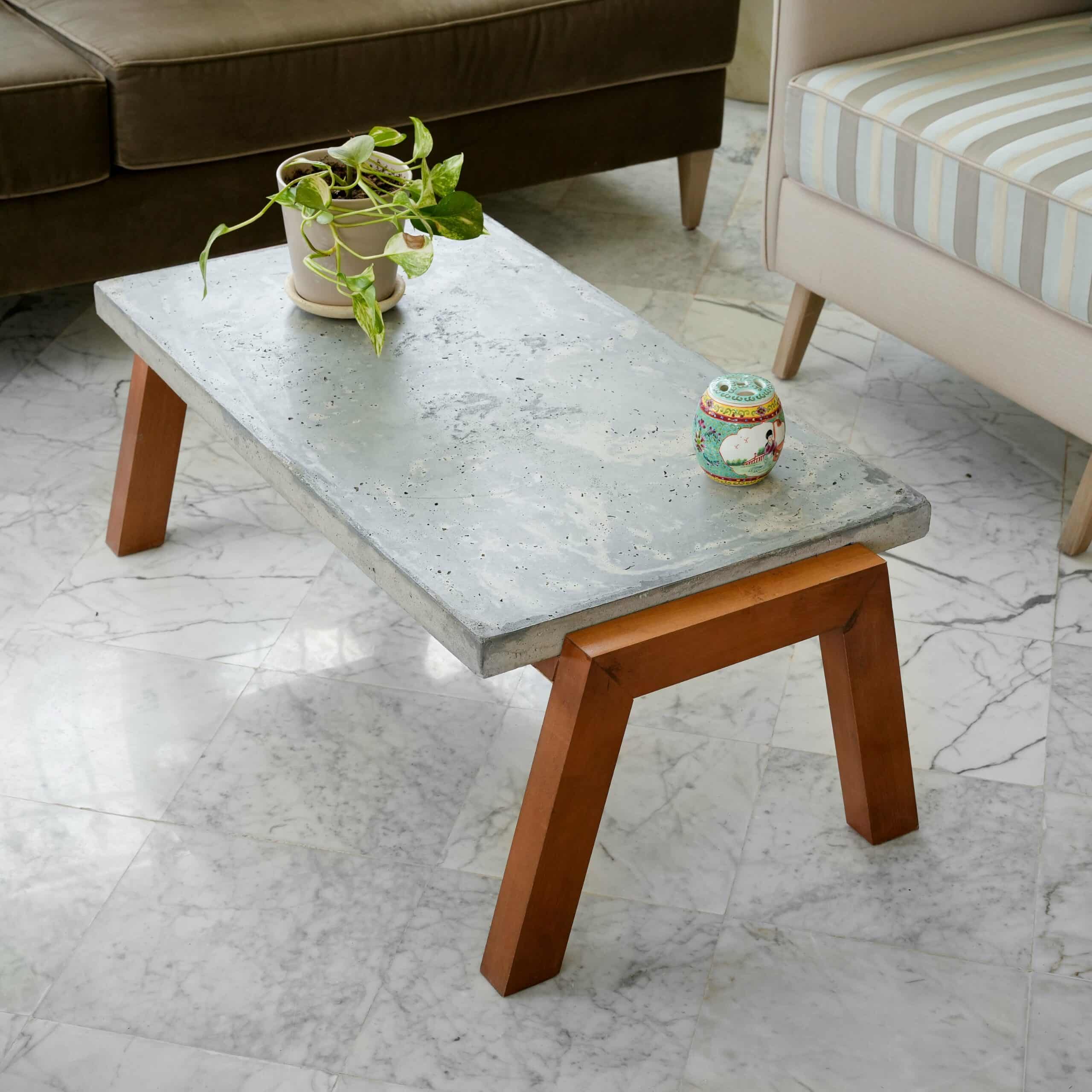 Table Epidote en béton fibré et bois massif (90 × 50 cm)