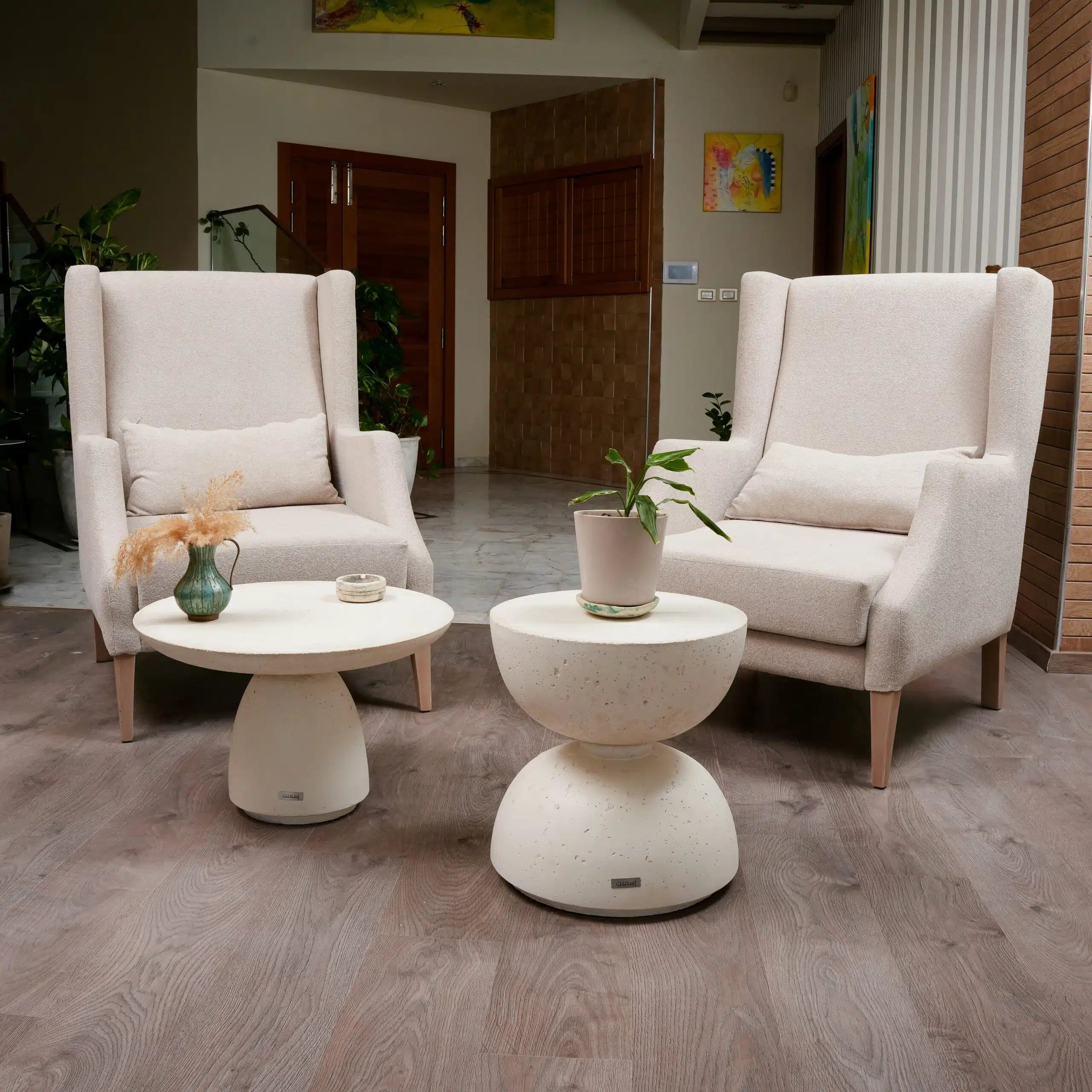 Table d'appoint Grenat en béton avec deux mi-sphères (40 × 45 cm)