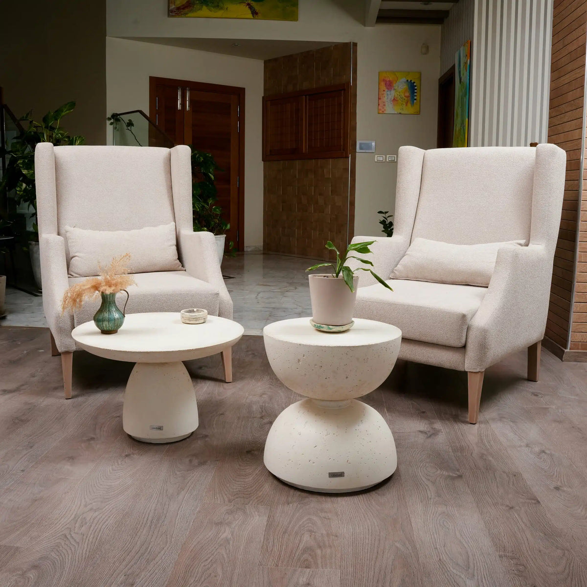 Table d'appoint Grenat en béton avec deux mi-sphères (40 × 45 cm)