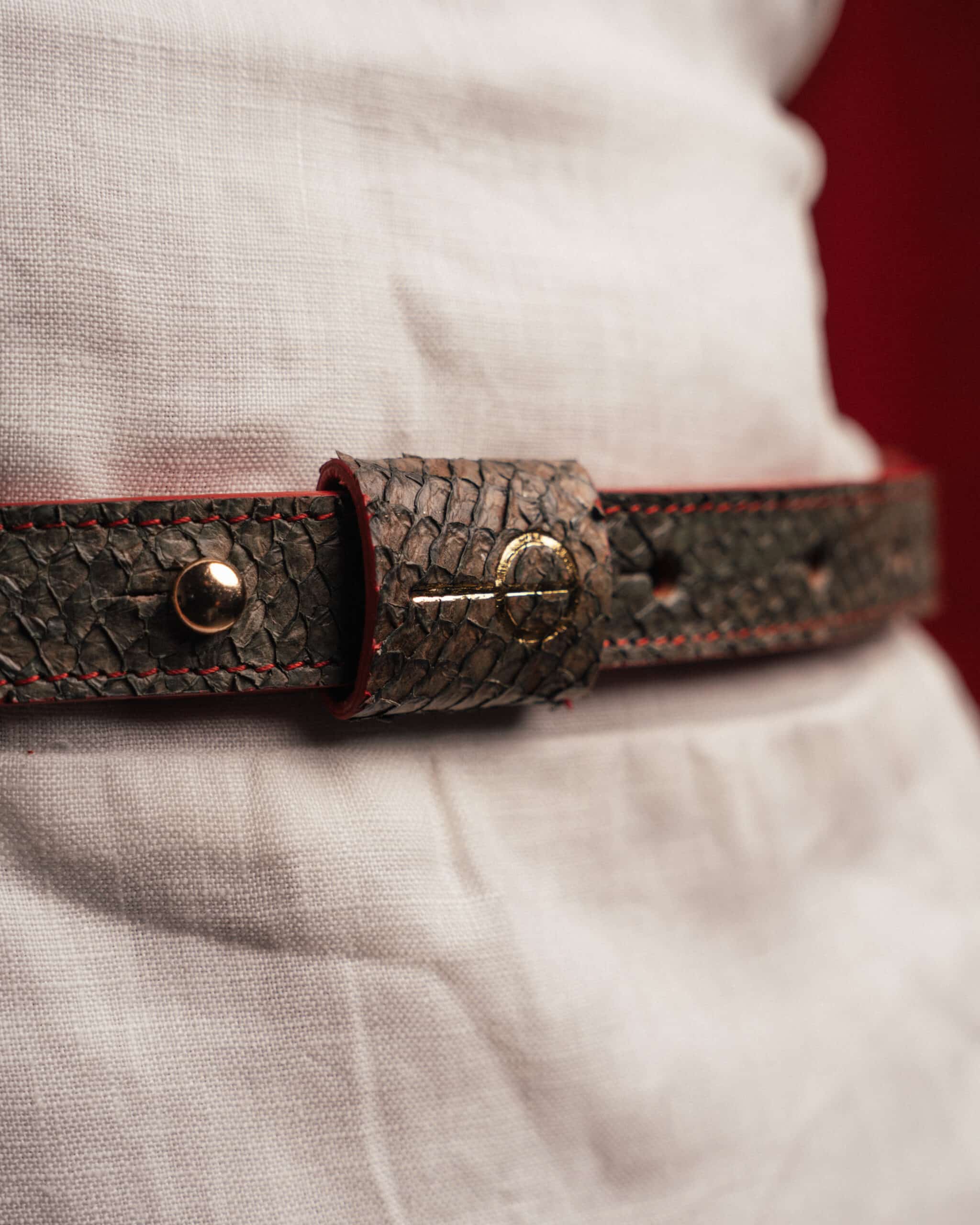 Ceinture vintage en cuir de saumon Emerald avec fermeture en dorée