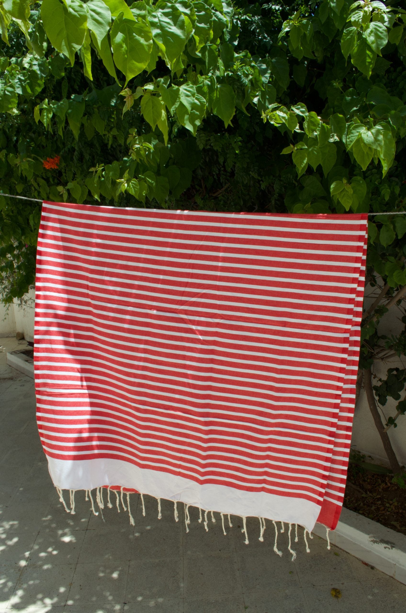 Fouta Rouge XXL - 200 cm x 100 cm- Serviette pour Hammam, Sauna, Spa, Plage ou Pique-nique - 100 % Coton - Artisanale