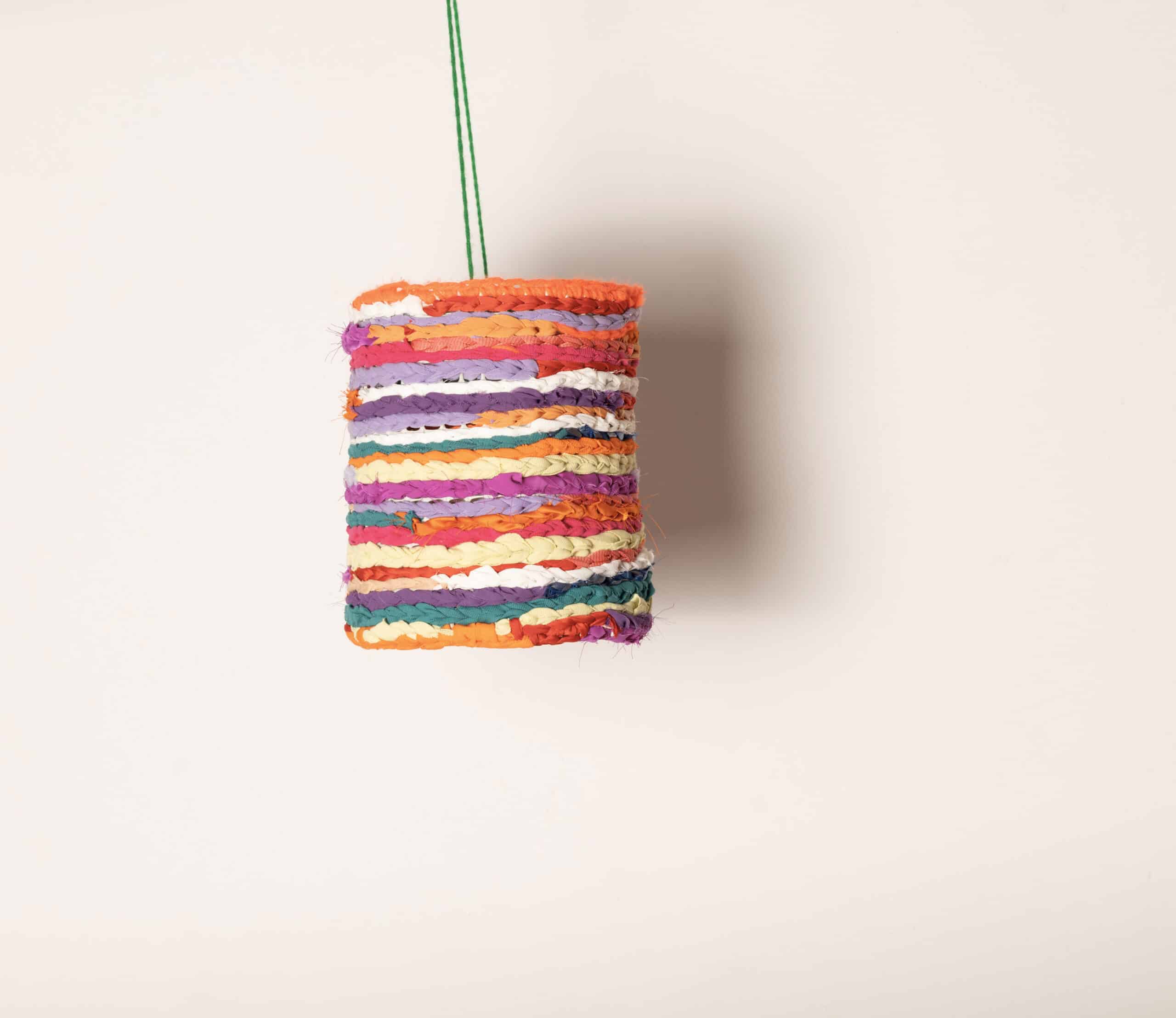 Lampadaire Artisanat Durable en Tissu - Décoration Unique et Éco-conçue