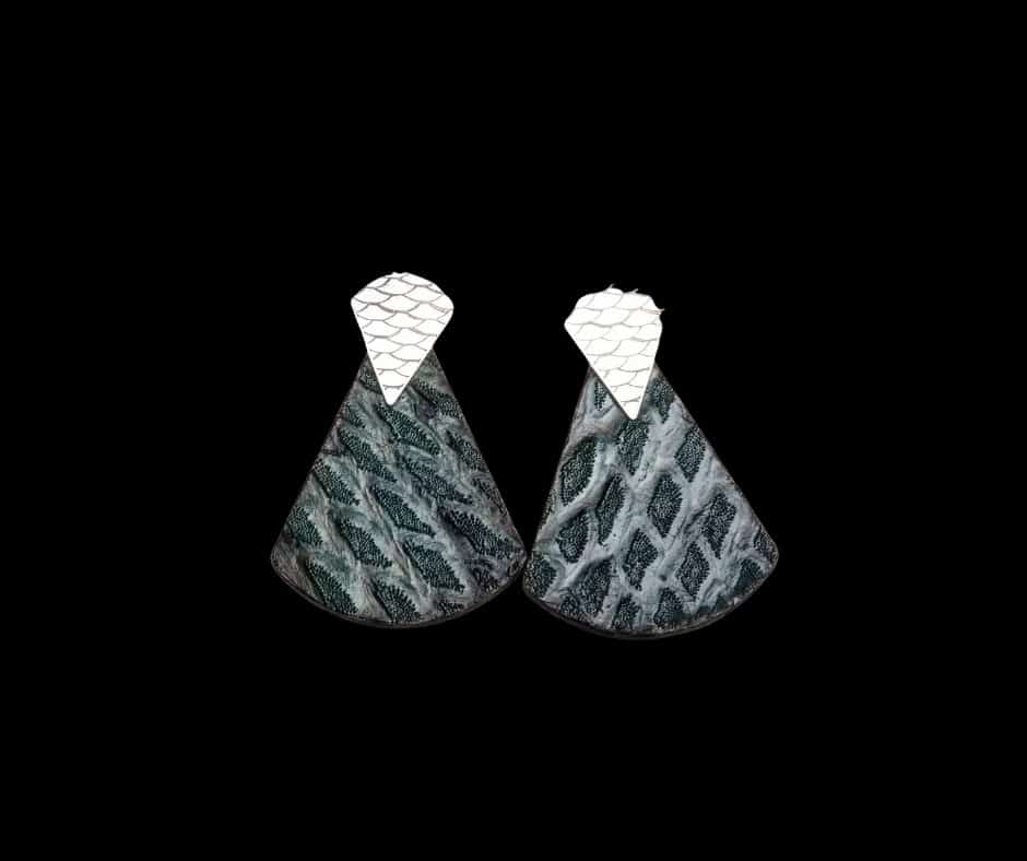 Boucles d'oreilles en cuir de peau de saumon "Dark Silver"