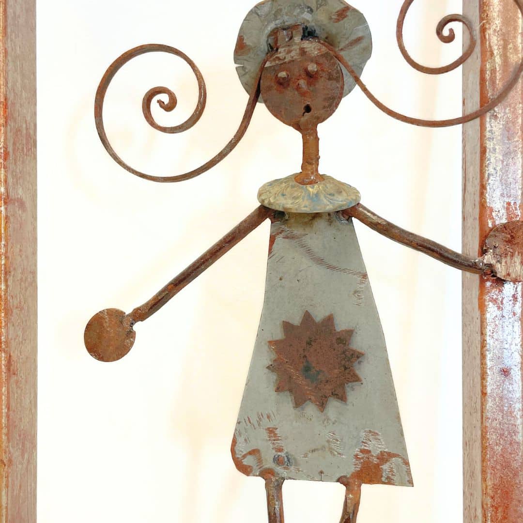Cadre métal avec sculpture fille, création unique upcyclée