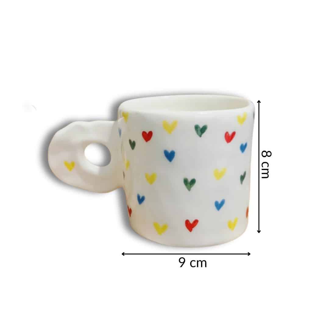 Grand mug cylindrique motifs cœurs arc-en-ciel – Fait main (9 x 8 cm)