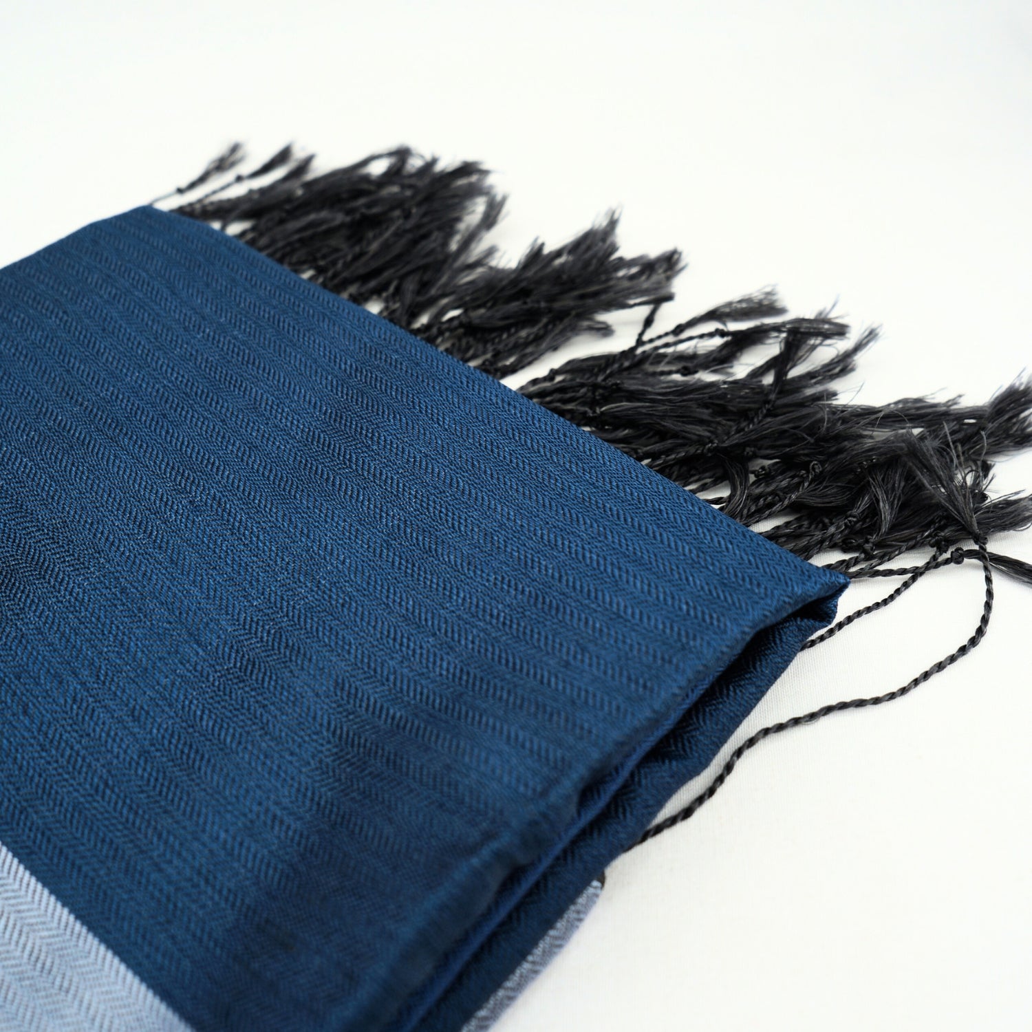 Écharpe bleue en soie