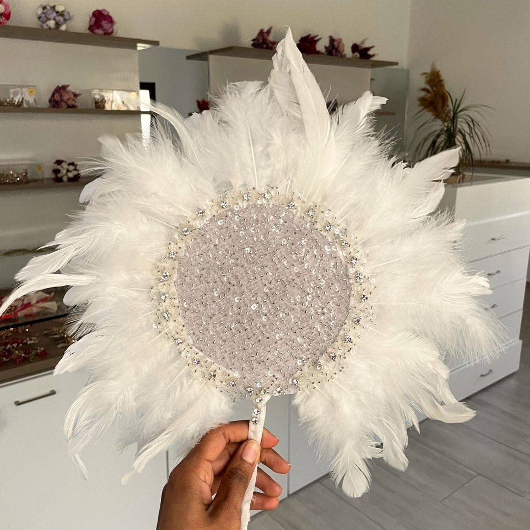 Eventail Festif Rond en Blanc avec Plumes et Strass