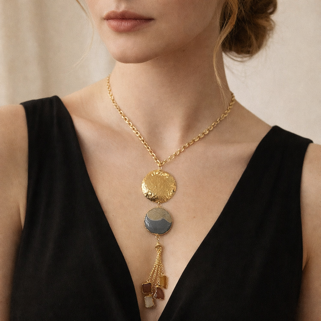 Collier Médaillons Dorés & Pierres Semi-Précieuses – Pièce Artisanale Unique