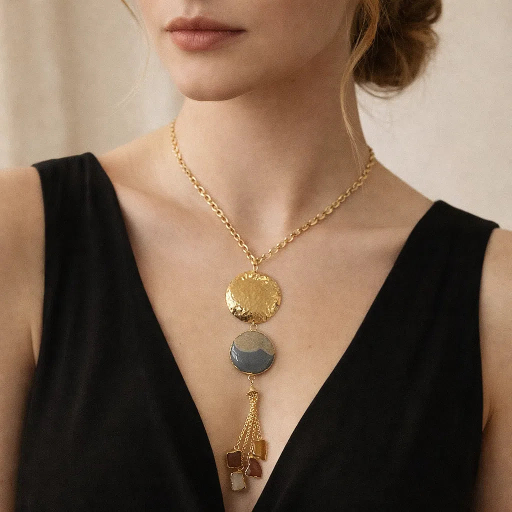Collier Médaillons Dorés & Pierres Semi-Précieuses – Pièce Artisanale Unique